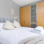 Crewe Apartment - 2 Bed, Free Off Street Parking And Private Garden