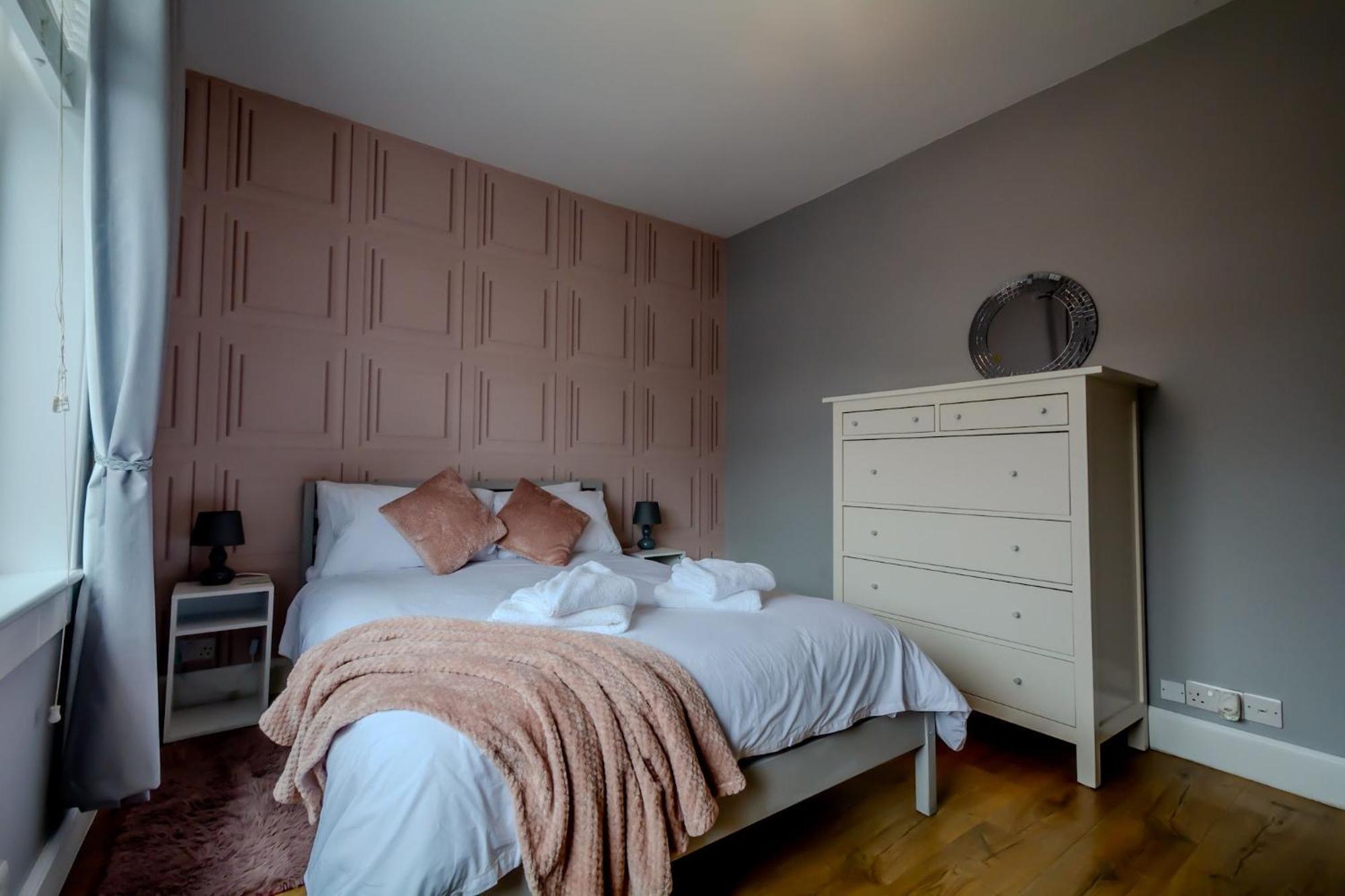 Crewe - 2 Bed, Free Off Street Parking And Private Garden Édimbourg