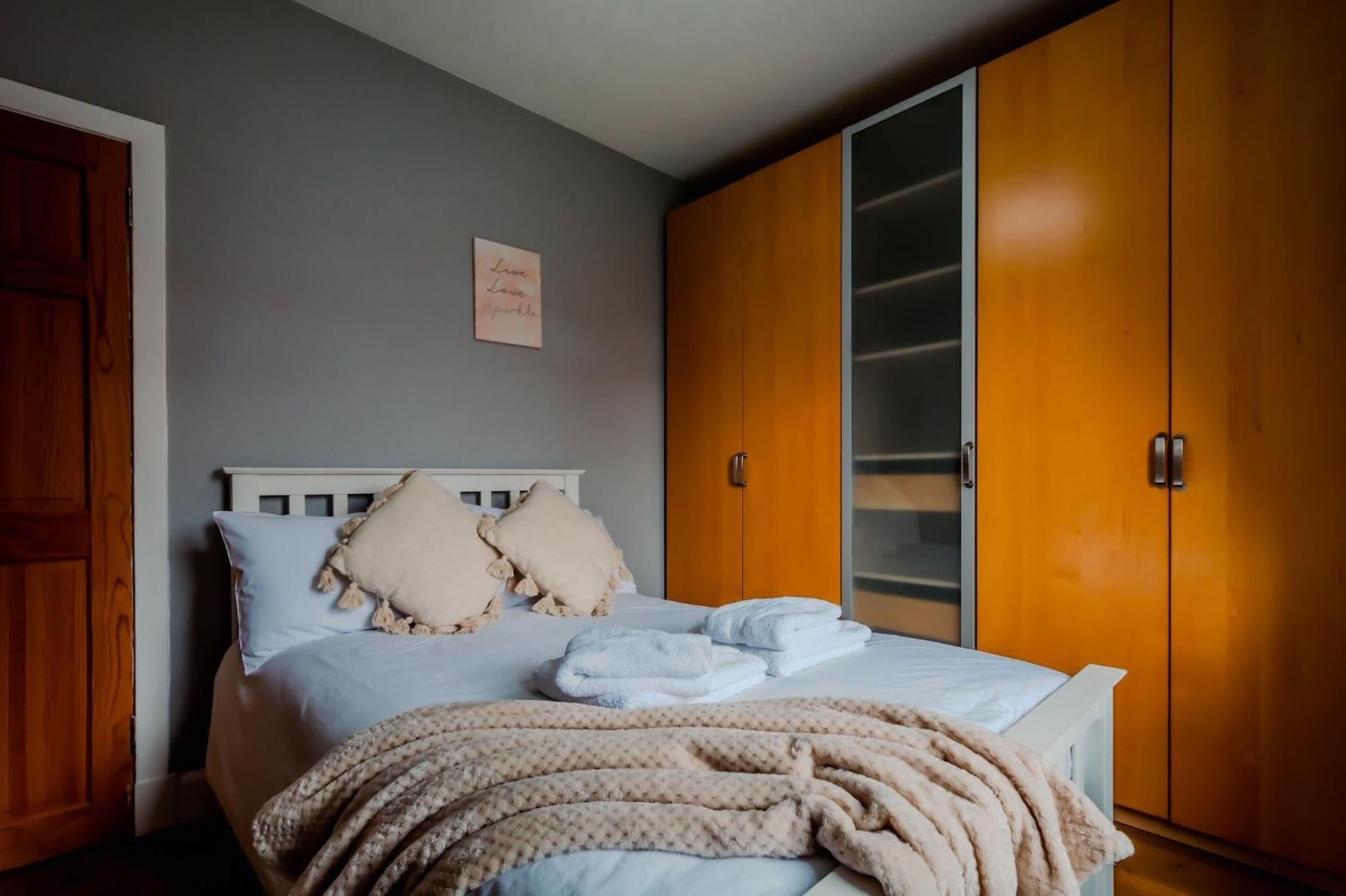 Crewe - 2 Bed, Free Off Street Parking And Private Garden * Édimbourg