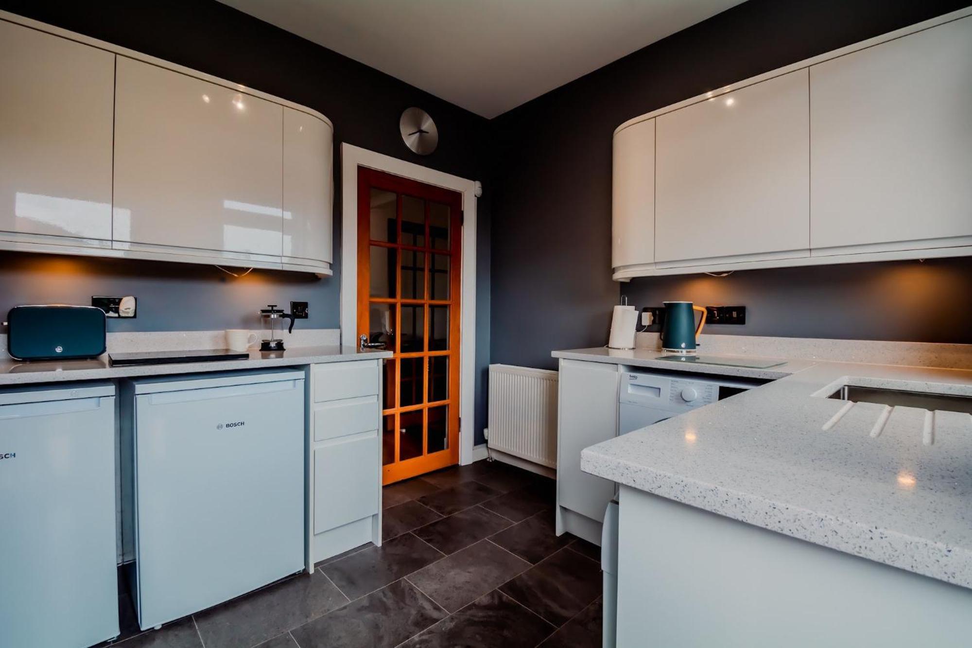 Crewe - 2 Bed, Free Off Street Parking And Private Garden Appartement