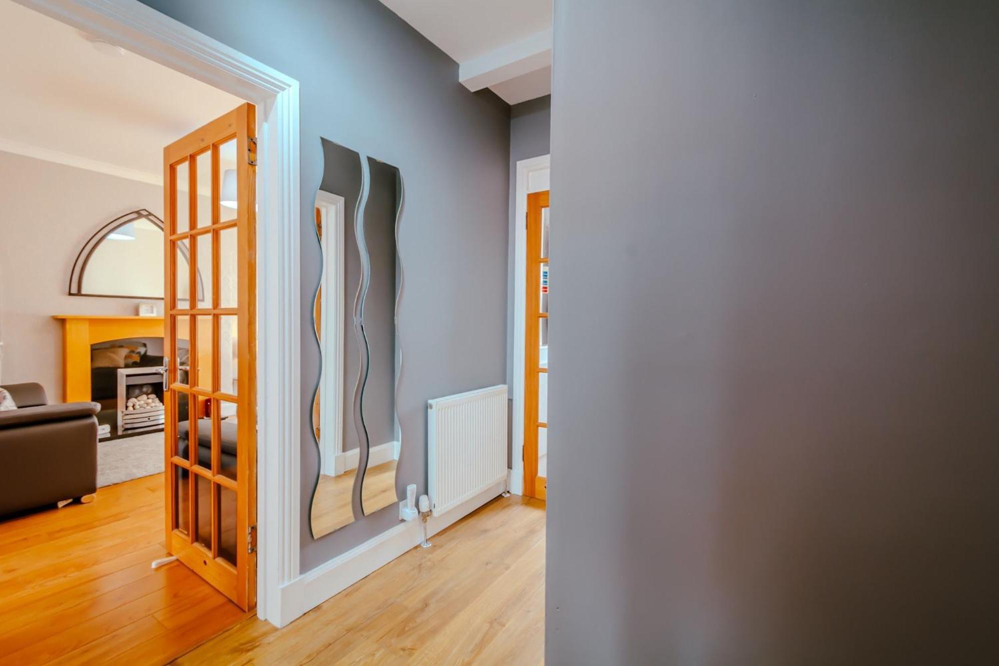Crewe - 2 Bed, Free Off Street Parking And Private Garden Appartement *