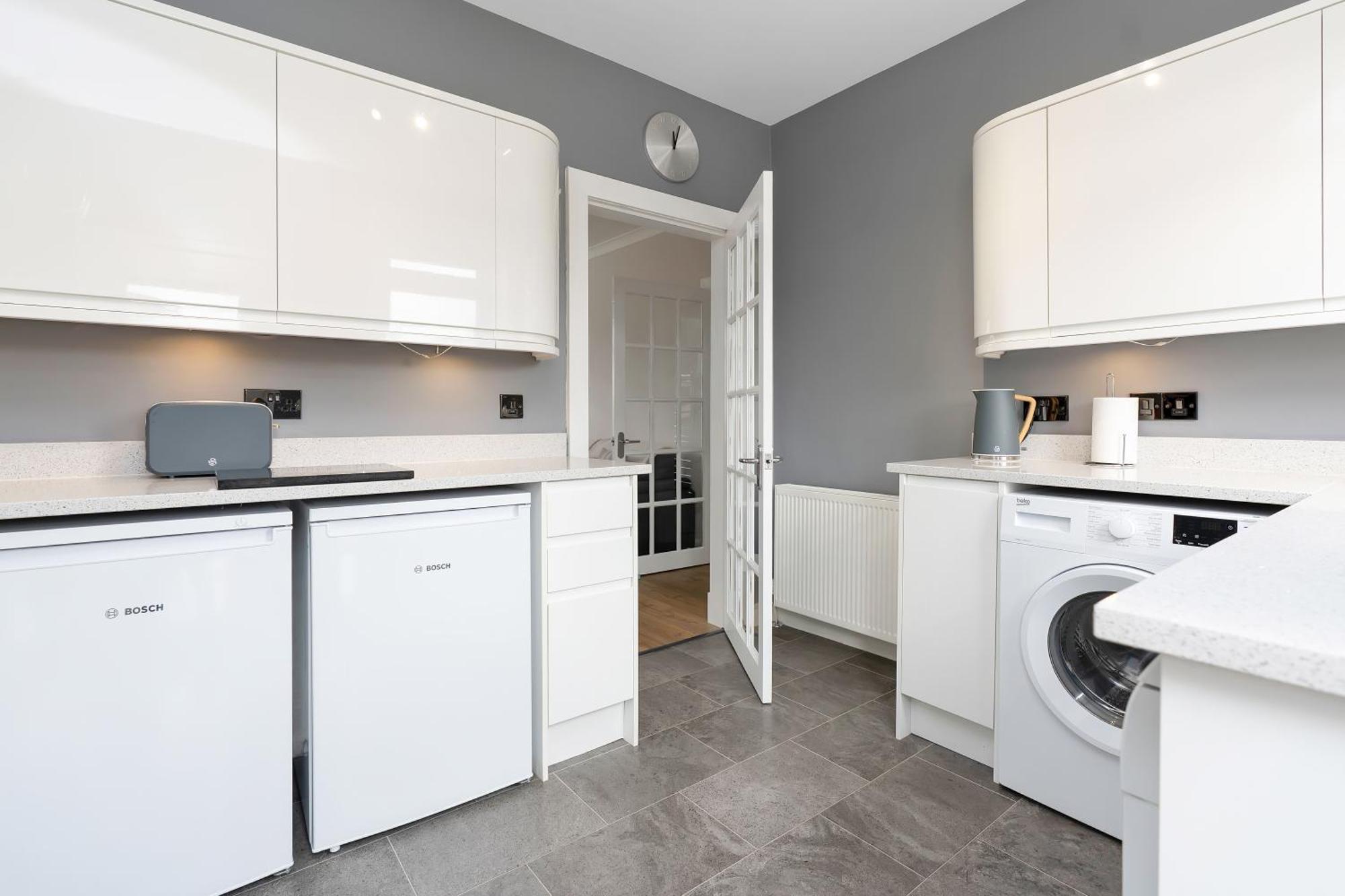 Crewe - 2 Bed, Free Off Street Parking And Private Garden Appartement Édimbourg