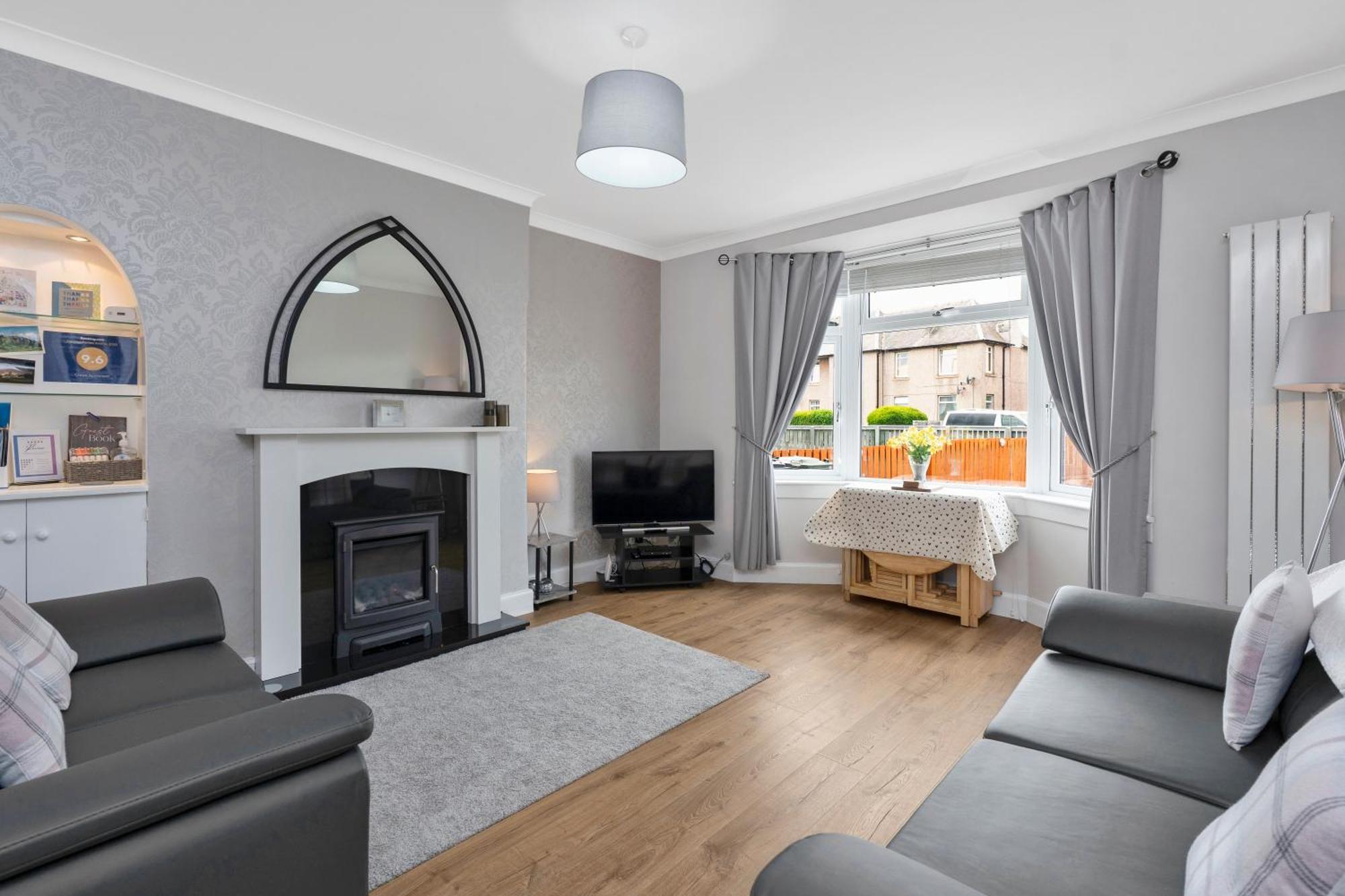 Crewe - 2 Bed, Free Off Street Parking And Private Garden * Édimbourg